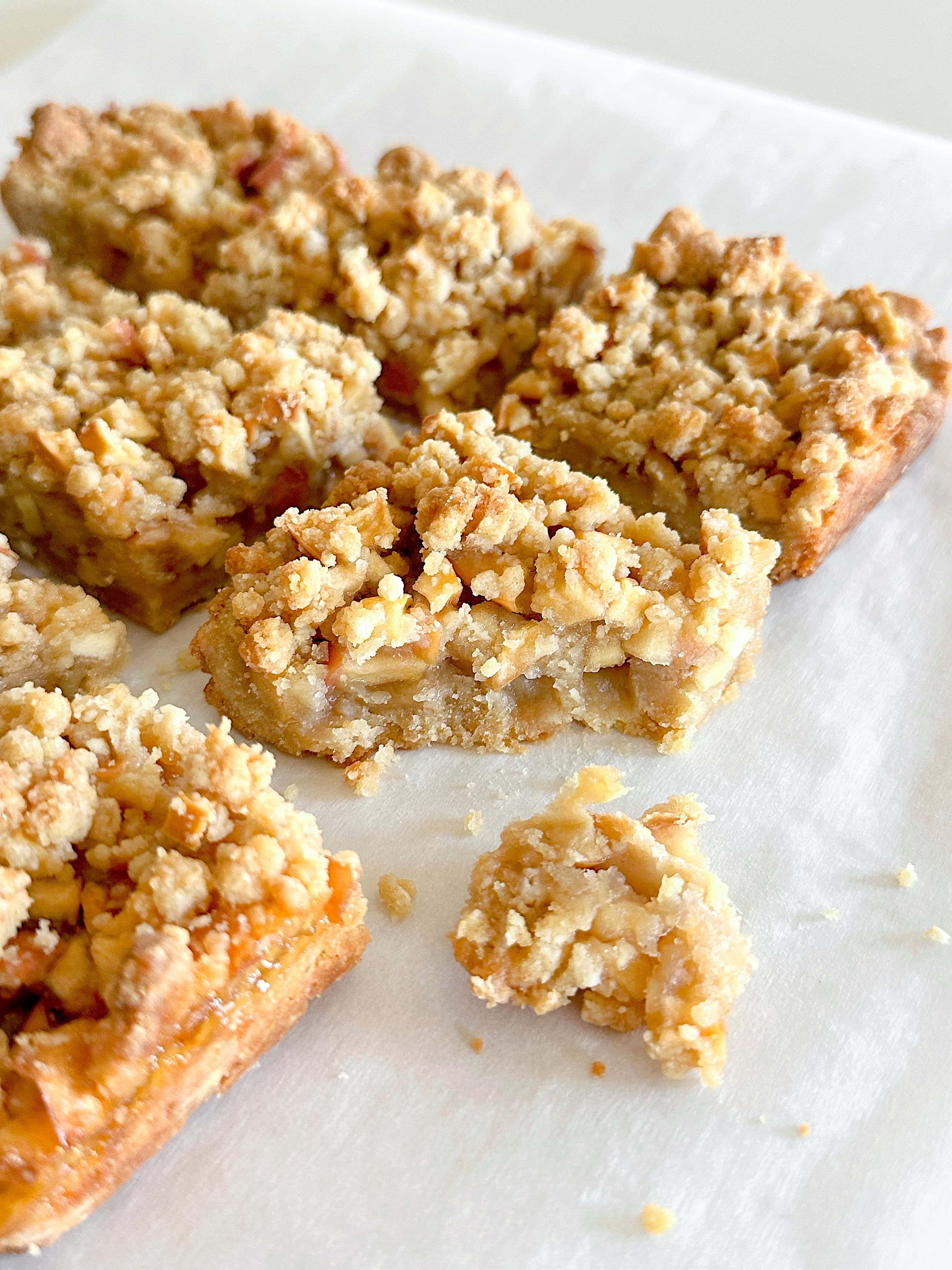 Apple Crumble Shortbread Bars