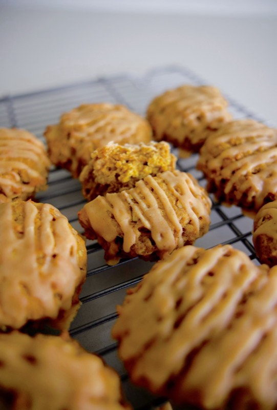Chocolate Chip Pumpkin Spice Oatmeal Cookies
