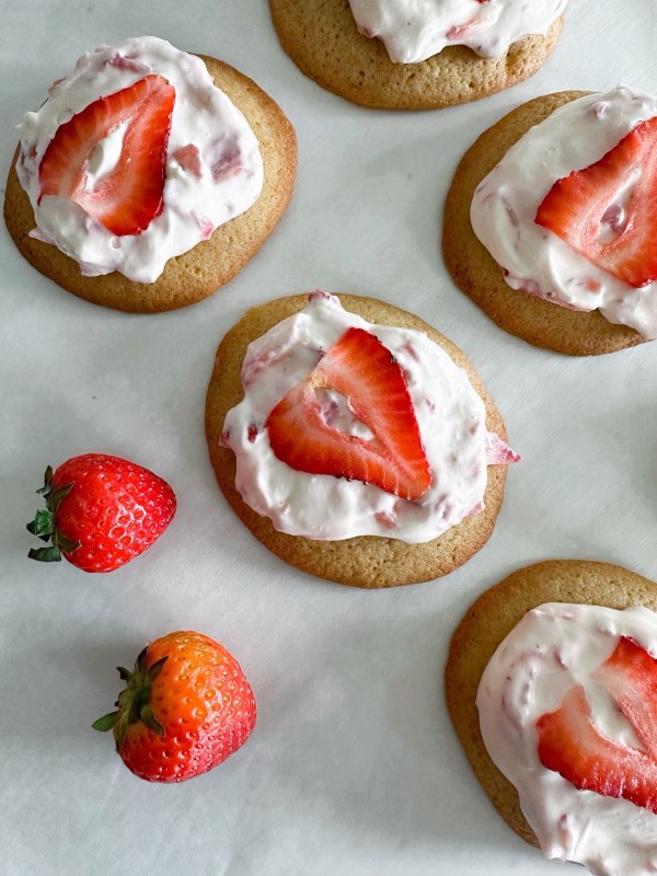 Strawberry Cheesecake Cookies
